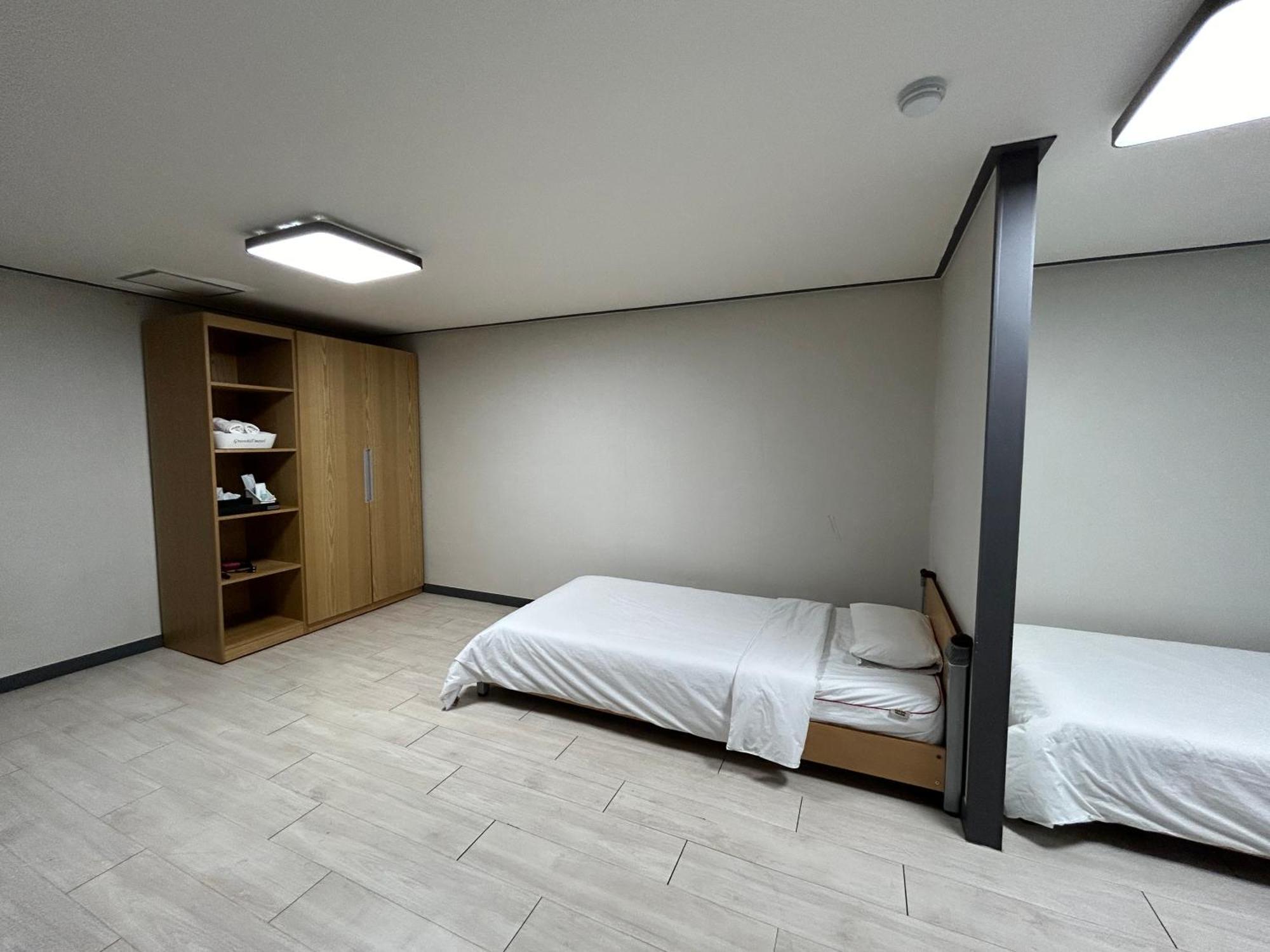 Deluxe Motel Geoje Room photo