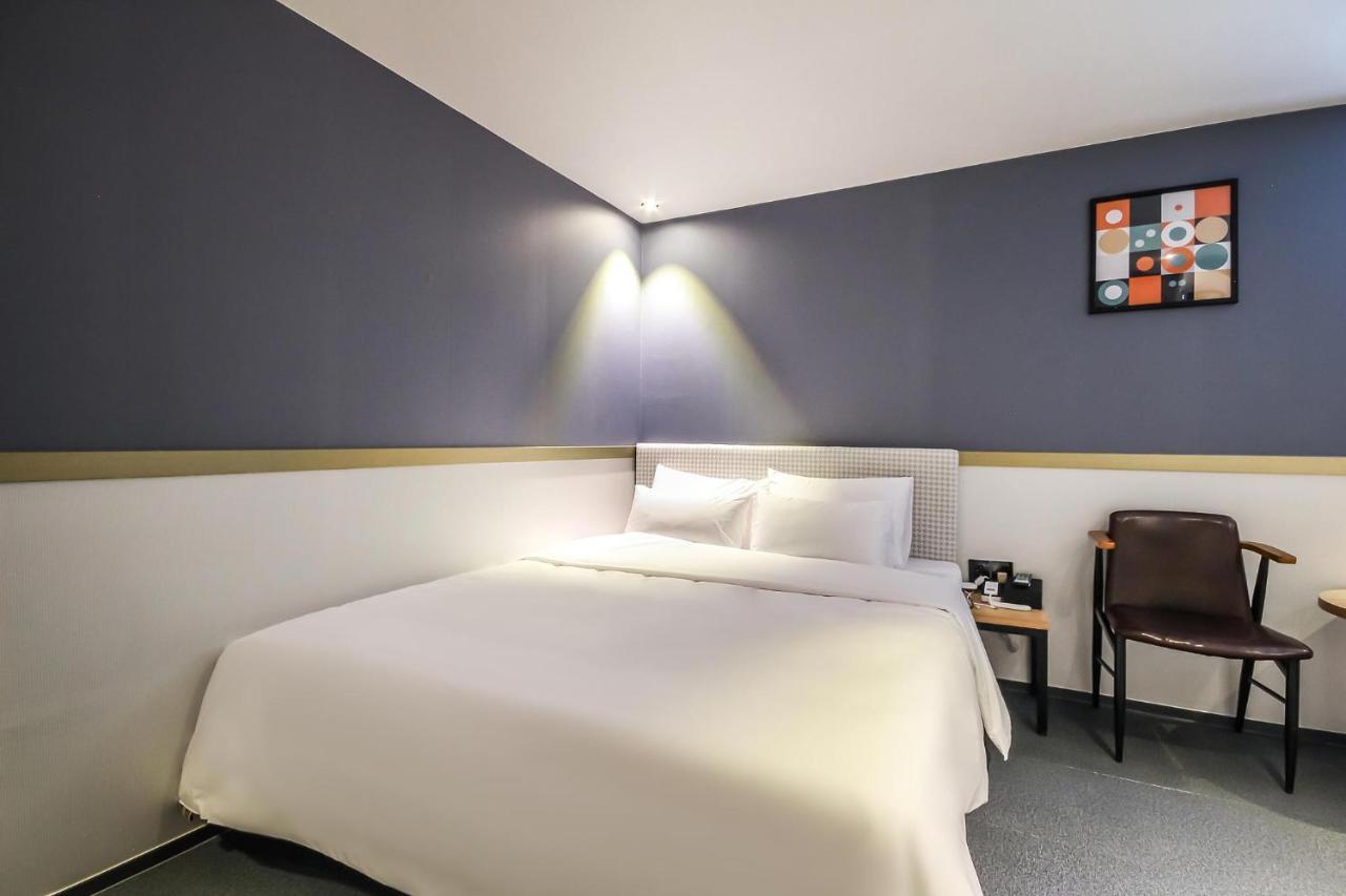Deluxe Motel Geoje Exterior photo